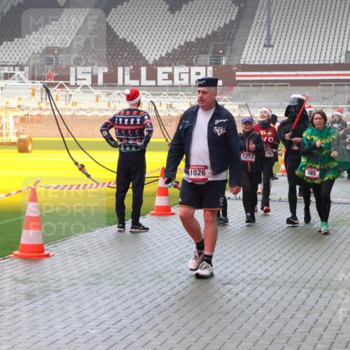 07.12.2025 - St. Pauli X-Mass-Run No. 15 Luisa Fischer http://msf.ph/oto/9381166 07.12.2025 10:10:24 Ziel 3671, 11222, 70, 167, 1257, 1026, 989, 3411, 800, 962, 989, 1026, 1172, 1191, 1256, 1257, 1399, 1678, 1732, 2502, 2504, 2560, 3245, 3246, 3410, 3411, 4358, 4507 meine-sportfotos.de