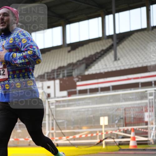 07.12.2025 - St. Pauli X-Mass-Run No. 15 Patografie http://msf.ph/oto/9381169 07.12.2025 10:20:04 Ziel 459, 1364, 1553, 1903, 2238, 2751, 2855, 3846, 3871, 3893, 4042, 4071, 4503 meine-sportfotos.de