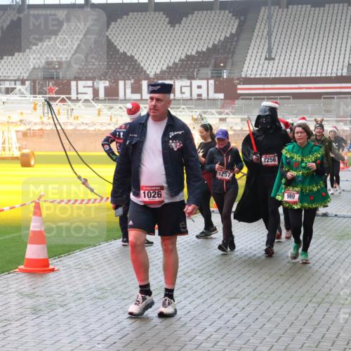 07.12.2025 - St. Pauli X-Mass-Run No. 15 Luisa Fischer http://msf.ph/oto/9381173 07.12.2025 10:10:25 Ziel 3671, 1026, 1257, 1256, 989, 962, 989, 1026, 1172, 1191, 1256, 1257, 1399, 1678, 1732, 2502, 2504, 2560, 3245, 3246, 3410, 3411, 4358, 4507 meine-sportfotos.de
