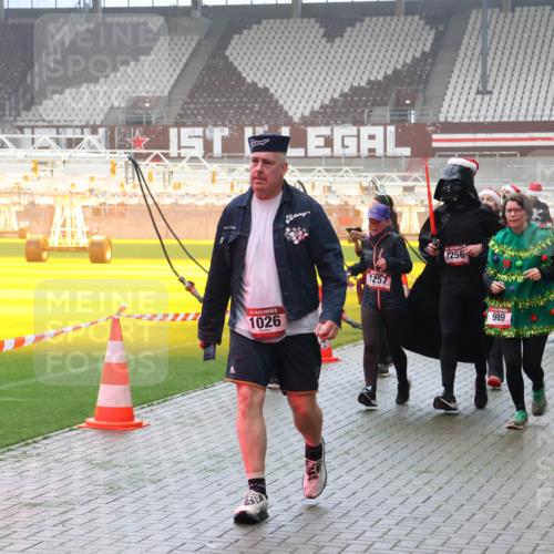 07.12.2025 - St. Pauli X-Mass-Run No. 15 Luisa Fischer http://msf.ph/oto/9381176 07.12.2025 10:10:25 Ziel 3671, 1026, 1257, 1256, 989, 3411, 962, 989, 1026, 1172, 1191, 1256, 1257, 1399, 1678, 1732, 2502, 2504, 2560, 3245, 3246, 3410, 3411, 4358, 4507 meine-sportfotos.de