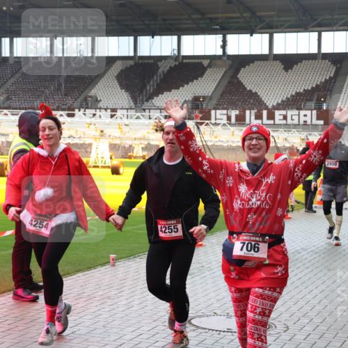 07.12.2025 - St. Pauli X-Mass-Run No. 15 Luisa Fischer http://msf.ph/oto/9381200 07.12.2025 10:44:22 Ziel 4254, 4255, 15, 706, 2950, 191, 32, 74, 84, 179, 559, 706, 1651, 1913, 1947, 1948, 2459, 2487, 2499, 2647, 2767, 2950, 2955, 3012, 3100, 3226, 3237, 4095, 4096, 4104, 4254, 4255 meine-sportfotos.de