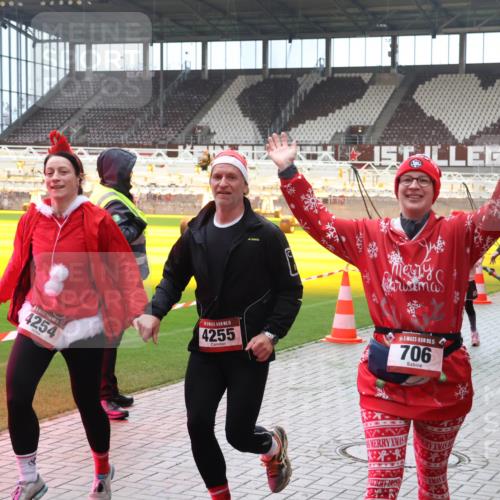 07.12.2025 - St. Pauli X-Mass-Run No. 15 Luisa Fischer http://msf.ph/oto/9381202 07.12.2025 10:44:22 Ziel 5, 4254, 15, 4255, 15, 706, 2950, 32, 74, 84, 179, 559, 706, 1651, 1913, 1947, 1948, 2459, 2487, 2499, 2647, 2767, 2950, 2955, 3012, 3100, 3226, 3237, 4095, 4096, 4104, 4254, 4255 meine-sportfotos.de