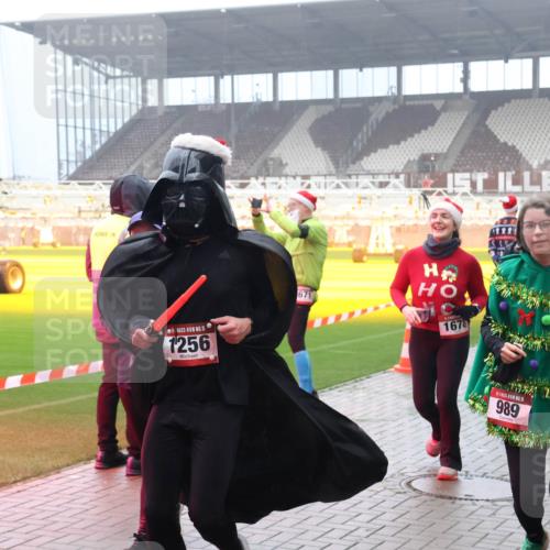 07.12.2025 - St. Pauli X-Mass-Run No. 15 Luisa Fischer http://msf.ph/oto/9381206 07.12.2025 10:10:29 Ziel 15, 1256, 671, 1678, 15, 989, 962, 989, 1026, 1172, 1191, 1256, 1257, 1399, 1678, 1732, 2502, 2504, 2560, 3245, 3246, 3410, 3411, 4358, 4507 meine-sportfotos.de