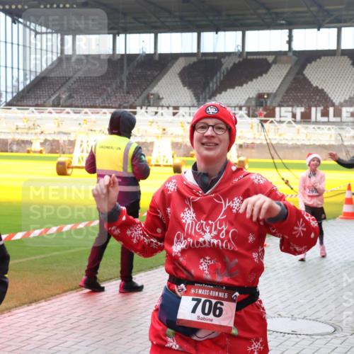 07.12.2025 - St. Pauli X-Mass-Run No. 15 Luisa Fischer http://msf.ph/oto/9381211 07.12.2025 10:44:23 Ziel 3, 15, 706, 299, 2950, 91, 32, 74, 84, 179, 559, 706, 1651, 1913, 1947, 1948, 2459, 2487, 2499, 2647, 2767, 2950, 2955, 3012, 3100, 3226, 3237, 4095, 4096, 4104, 4254, 4255 meine-sportfotos.de