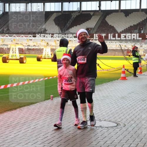 07.12.2025 - St. Pauli X-Mass-Run No. 15 Luisa Fischer http://msf.ph/oto/9381218 07.12.2025 10:44:28 Ziel 2955, 2950, 2487, 32, 74, 84, 179, 706, 1089, 1651, 1913, 1947, 1948, 2499, 2647, 2767, 2950, 2955, 3012, 3100, 4095, 4096, 4254, 4255 meine-sportfotos.de