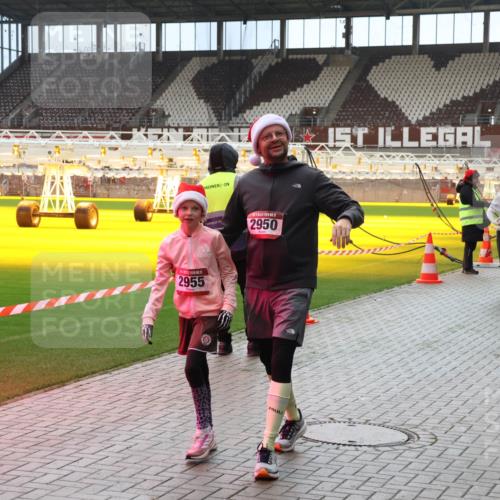 07.12.2025 - St. Pauli X-Mass-Run No. 15 Luisa Fischer http://msf.ph/oto/9381220 07.12.2025 10:44:29 Ziel 2955, 15, 2950, 248, 32, 74, 84, 179, 706, 1089, 1651, 1913, 1947, 1948, 2357, 2359, 2499, 2647, 2767, 2950, 2955, 3012, 3100, 4095, 4096, 4254, 4255 meine-sportfotos.de