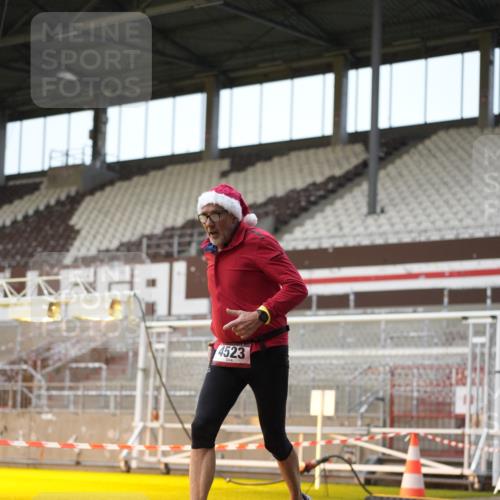 07.12.2025 - St. Pauli X-Mass-Run No. 15 Patografie http://msf.ph/oto/9381222 07.12.2025 10:20:16 Ziel 447, 452, 459, 1553, 2855, 3473, 3832, 4042, 4071, 4116, 4503, 4523 meine-sportfotos.de