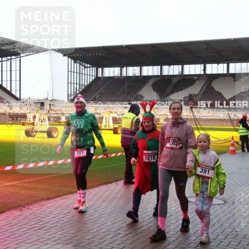 07.12.2025 - St. Pauli X-Mass-Run No. 15 Luisa Fischer http://msf.ph/oto/9381224 07.12.2025 11:16:09 Ziel 313, 1218, 1218, 391, 8, 14, 372, 391, 1218, 1282, 2194 meine-sportfotos.de