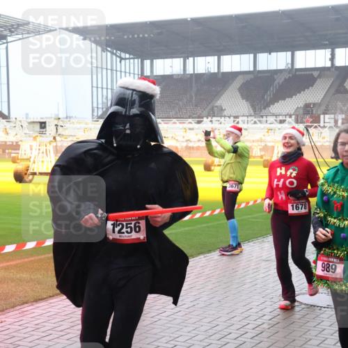 07.12.2025 - St. Pauli X-Mass-Run No. 15 Luisa Fischer http://msf.ph/oto/9381226 07.12.2025 10:10:30 Ziel 1256, 3671, 1678, 5, 989, 962, 989, 1026, 1172, 1191, 1256, 1257, 1399, 1678, 1732, 2083, 2087, 2502, 2504, 2560, 3245, 3246, 3410, 3411, 4358, 4507 meine-sportfotos.de