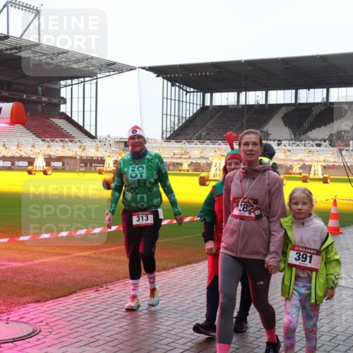 07.12.2025 - St. Pauli X-Mass-Run No. 15 Luisa Fischer http://msf.ph/oto/9381234 07.12.2025 11:16:10 Ziel 313, 1282, 15, 391, 8, 14, 372, 391, 1218, 1282, 2194 meine-sportfotos.de
