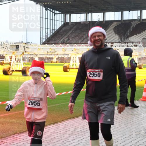 07.12.2025 - St. Pauli X-Mass-Run No. 15 Luisa Fischer http://msf.ph/oto/9381235 07.12.2025 10:44:31 Ziel 15, 2955, 15, 2950, 32, 84, 179, 220, 706, 1051, 1059, 1089, 1651, 1913, 1947, 1948, 2357, 2359, 2499, 2767, 2950, 2955, 3012, 3100, 4095, 4096, 4254, 4255 meine-sportfotos.de