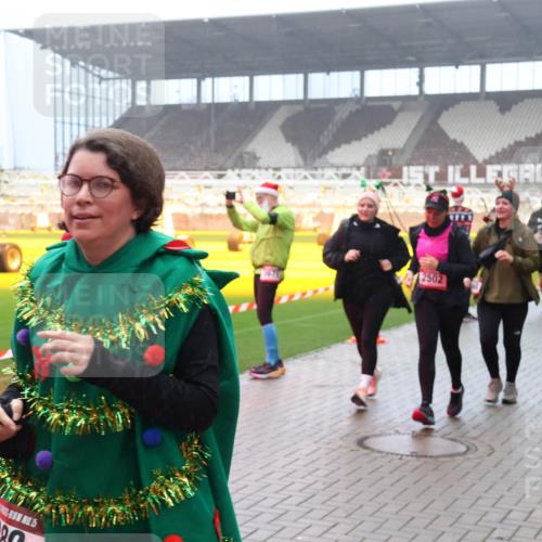 07.12.2025 - St. Pauli X-Mass-Run No. 15 Luisa Fischer http://msf.ph/oto/9381242 07.12.2025 10:10:31 Ziel 5, 2502, 962, 989, 1026, 1172, 1191, 1256, 1257, 1399, 1678, 1732, 2083, 2087, 2502, 2504, 2560, 3245, 3246, 3410, 3411, 4358, 4507 meine-sportfotos.de