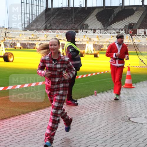 07.12.2025 - St. Pauli X-Mass-Run No. 15 Luisa Fischer http://msf.ph/oto/9381253 07.12.2025 10:44:42 Ziel 012, 1947, 948, 32, 179, 220, 571, 1051, 1059, 1060, 1089, 1421, 1651, 1947, 1948, 2321, 2325, 2357, 2359, 2499, 2950, 2955, 3012, 4254, 4255 meine-sportfotos.de