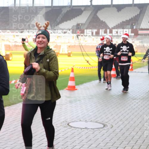 07.12.2025 - St. Pauli X-Mass-Run No. 15 Luisa Fischer http://msf.ph/oto/9381259 07.12.2025 10:10:33 Ziel 2502, 60, 3245, 3410, 3246, 3411, 962, 989, 1026, 1172, 1191, 1256, 1257, 1399, 1678, 1732, 2083, 2087, 2502, 2504, 2560, 3245, 3246, 3410, 3411, 4358, 4507 meine-sportfotos.de