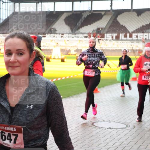 07.12.2025 - St. Pauli X-Mass-Run No. 15 Luisa Fischer http://msf.ph/oto/9381272 07.12.2025 10:44:45 Ziel 5, 2647, 220, 165, 32, 179, 220, 571, 1051, 1059, 1060, 1089, 1421, 1651, 1947, 1948, 2321, 2325, 2357, 2359, 2499, 2950, 2955, 3012, 3132, 4254, 4255 meine-sportfotos.de