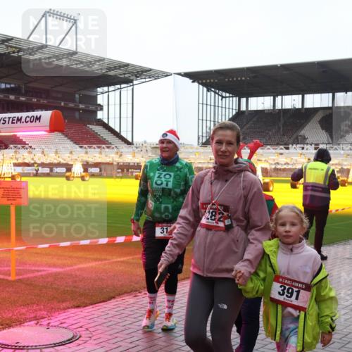 07.12.2025 - St. Pauli X-Mass-Run No. 15 Luisa Fischer http://msf.ph/oto/9381285 07.12.2025 11:16:11 Ziel 31, 15, 391, 8, 14, 372, 391, 1218, 1282, 2194, 2195 meine-sportfotos.de