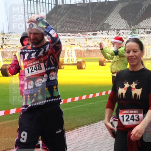 07.12.2025 - St. Pauli X-Mass-Run No. 15 Luisa Fischer http://msf.ph/oto/9381293 07.12.2025 10:10:47 Ziel 9, 1248, 1243, 550, 962, 964, 989, 1256, 1257, 1399, 1571, 1678, 1732, 2083, 2087, 2502, 2504, 2560, 3245, 3246, 3410, 3411, 4358, 4507 meine-sportfotos.de