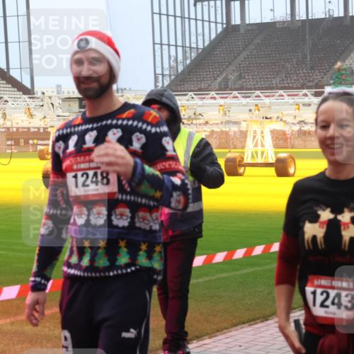 07.12.2025 - St. Pauli X-Mass-Run No. 15 Luisa Fischer http://msf.ph/oto/9381296 07.12.2025 10:10:47 Ziel 1248, 1243, 550, 962, 964, 989, 1256, 1257, 1399, 1571, 1678, 1732, 2083, 2087, 2502, 2504, 2560, 3245, 3246, 3410, 3411, 4358, 4507 meine-sportfotos.de