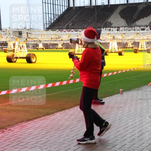 07.12.2025 - St. Pauli X-Mass-Run No. 15 Luisa Fischer http://msf.ph/oto/9381301 07.12.2025 10:44:49 Ziel 3, 32, 179, 220, 571, 1051, 1059, 1060, 1089, 1421, 1651, 1947, 1948, 2321, 2325, 2357, 2359, 2499, 2950, 2955, 3012, 3132, 4254, 4255 meine-sportfotos.de