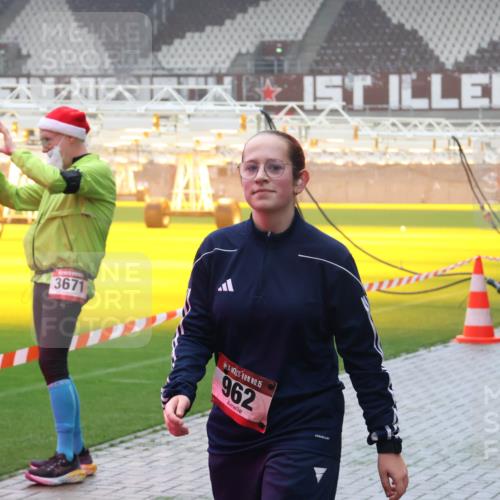 07.12.2025 - St. Pauli X-Mass-Run No. 15 Luisa Fischer http://msf.ph/oto/9381307 07.12.2025 10:10:57 Ziel 3671, 15, 962, 550, 962, 964, 1399, 1571, 1732, 1768, 2083, 2087, 4358, 4507, 4885 meine-sportfotos.de