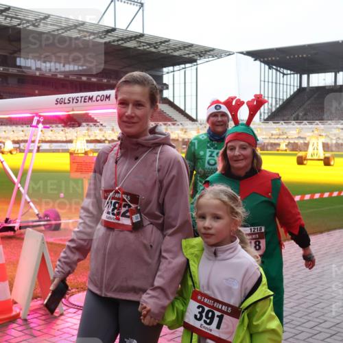 07.12.2025 - St. Pauli X-Mass-Run No. 15 Luisa Fischer http://msf.ph/oto/9381310 07.12.2025 11:16:12 Ziel 15, 4444, 15, 391, 1218, 15, 18, 8, 14, 372, 391, 1218, 1282, 2194, 2195, 2464 meine-sportfotos.de