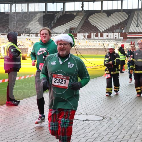 07.12.2025 - St. Pauli X-Mass-Run No. 15 Luisa Fischer http://msf.ph/oto/9381311 07.12.2025 10:44:59 Ziel 2, 15, 2321, 86, 220, 571, 1051, 1059, 1060, 1089, 1421, 1651, 1947, 1948, 2058, 2321, 2325, 2357, 2359, 3012, 3132 meine-sportfotos.de