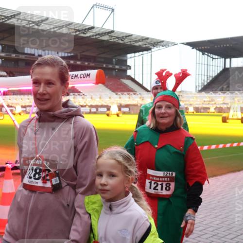 07.12.2025 - St. Pauli X-Mass-Run No. 15 Luisa Fischer http://msf.ph/oto/9381312 07.12.2025 11:16:12 Ziel 15, 28, 1218, 15, 1218, 8, 14, 372, 391, 1218, 1282, 2194, 2195, 2464 meine-sportfotos.de