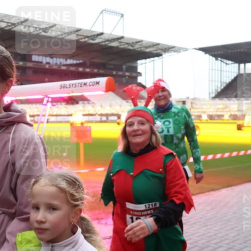 07.12.2025 - St. Pauli X-Mass-Run No. 15 Luisa Fischer http://msf.ph/oto/9381314 07.12.2025 11:16:12 Ziel 15, 182, 95, 1218, 8, 14, 372, 391, 1218, 1282, 2194, 2195, 2464 meine-sportfotos.de