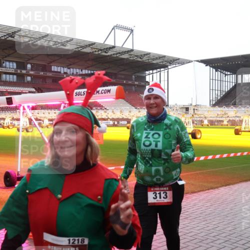 07.12.2025 - St. Pauli X-Mass-Run No. 15 Luisa Fischer http://msf.ph/oto/9381319 07.12.2025 11:16:13 Ziel 1218, 5, 15, 313, 8, 14, 372, 391, 1218, 1282, 2194, 2195, 2464 meine-sportfotos.de