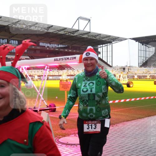 07.12.2025 - St. Pauli X-Mass-Run No. 15 Luisa Fischer http://msf.ph/oto/9381320 07.12.2025 11:16:13 Ziel 5, 313, 8, 14, 372, 391, 1218, 1282, 2194, 2195, 2464 meine-sportfotos.de