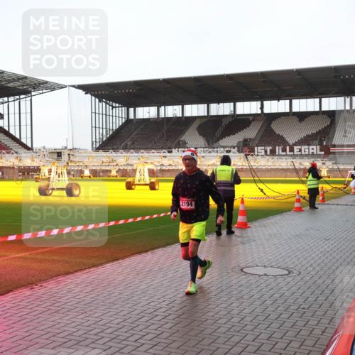 07.12.2025 - St. Pauli X-Mass-Run No. 15 Luisa Fischer http://msf.ph/oto/9381324 07.12.2025 11:16:17 Ziel 2194, 8, 14, 372, 1800, 1802, 1821, 1825, 2194, 2195, 2464, 3326 meine-sportfotos.de