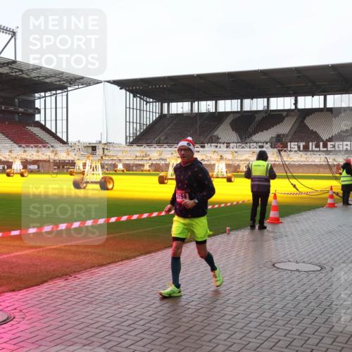 07.12.2025 - St. Pauli X-Mass-Run No. 15 Luisa Fischer http://msf.ph/oto/9381326 07.12.2025 11:16:17 Ziel 2194, 8, 14, 372, 1800, 1802, 1821, 1825, 2194, 2195, 2464, 3326 meine-sportfotos.de