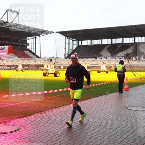 07.12.2025 - St. Pauli X-Mass-Run No. 15 Luisa Fischer http://msf.ph/oto/9381328 07.12.2025 11:16:18 Ziel 2194, 8, 14, 372, 1800, 1802, 1821, 1825, 2194, 2195, 2464, 3326 meine-sportfotos.de