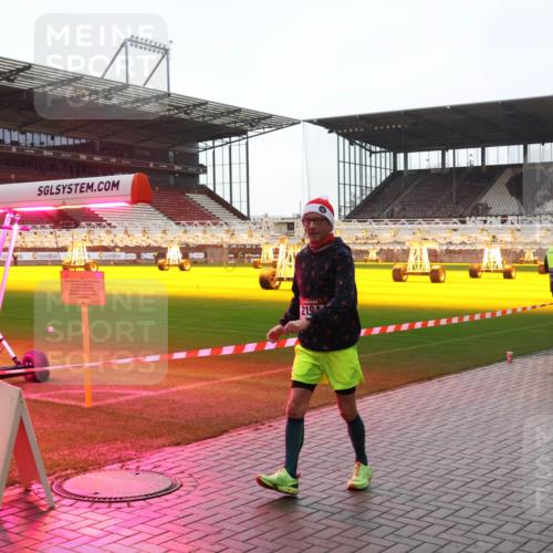 07.12.2025 - St. Pauli X-Mass-Run No. 15 Luisa Fischer http://msf.ph/oto/9381330 07.12.2025 11:16:18 Ziel 219, 8, 14, 372, 1800, 1802, 1821, 1825, 2194, 2195, 2464, 3326 meine-sportfotos.de