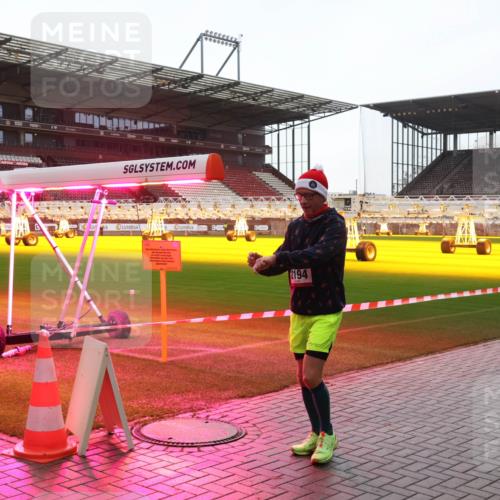 07.12.2025 - St. Pauli X-Mass-Run No. 15 Luisa Fischer http://msf.ph/oto/9381332 07.12.2025 11:16:18 Ziel 194, 8, 14, 372, 1800, 1802, 1821, 1825, 2194, 2195, 2464, 3326 meine-sportfotos.de