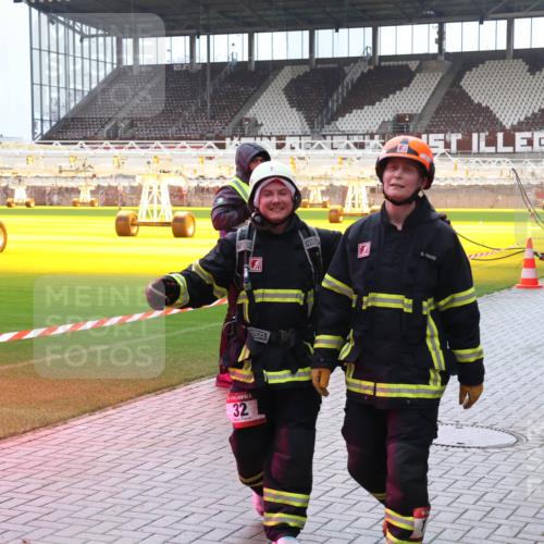 07.12.2025 - St. Pauli X-Mass-Run No. 15 Luisa Fischer http://msf.ph/oto/9381333 07.12.2025 10:45:04 Ziel 32, 86, 220, 571, 1051, 1059, 1060, 1089, 1421, 1947, 1948, 2058, 2321, 2325, 2357, 2359, 3132, 4876 meine-sportfotos.de