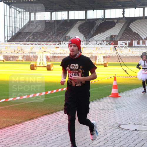 07.12.2025 - St. Pauli X-Mass-Run No. 15 Luisa Fischer http://msf.ph/oto/9381336 07.12.2025 11:16:24 Ziel 15, 2105, 14, 8, 14, 372, 1800, 1802, 1821, 1825, 2194, 2195, 2464, 3241, 3256, 3326 meine-sportfotos.de
