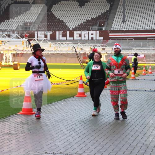 07.12.2025 - St. Pauli X-Mass-Run No. 15 Luisa Fischer http://msf.ph/oto/9381345 07.12.2025 11:16:26 Ziel 1, 372, 14, 8, 8, 14, 372, 1800, 1802, 1821, 1825, 2194, 2195, 2464, 3241, 3256, 3326 meine-sportfotos.de
