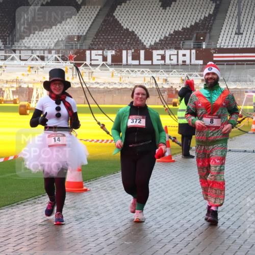 07.12.2025 - St. Pauli X-Mass-Run No. 15 Luisa Fischer http://msf.ph/oto/9381362 07.12.2025 11:16:28 Ziel 1, 372, 8, 14, 8, 14, 372, 1800, 1802, 1821, 1825, 2194, 2195, 2464, 3241, 3256, 3326 meine-sportfotos.de