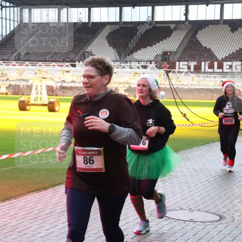 07.12.2025 - St. Pauli X-Mass-Run No. 15 Luisa Fischer http://msf.ph/oto/9381363 07.12.2025 10:45:20 Ziel 15, 86, 10, 15, 6, 2058, 2357, 86, 571, 631, 636, 791, 793, 1060, 1415, 1419, 1421, 1546, 2058, 2158, 2321, 2325, 2524, 2525, 3132, 4876 meine-sportfotos.de