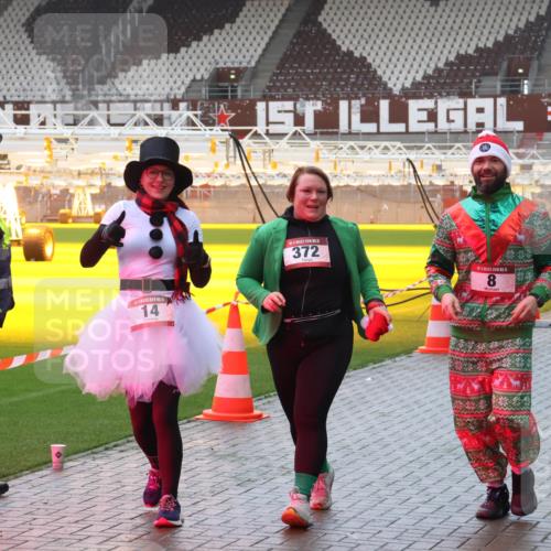 07.12.2025 - St. Pauli X-Mass-Run No. 15 Luisa Fischer http://msf.ph/oto/9381366 07.12.2025 11:16:28 Ziel 14, 372, 5, 8, 14, 372, 1800, 1802, 1821, 1825, 2194, 2195, 2464, 3241, 3256, 3326 meine-sportfotos.de