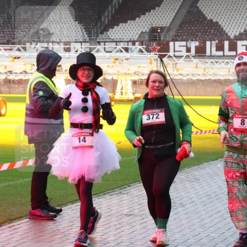 07.12.2025 - St. Pauli X-Mass-Run No. 15 Luisa Fischer http://msf.ph/oto/9381370 07.12.2025 11:16:29 Ziel 15, 14, 1, 372, 15, 8, 8, 14, 372, 1800, 1802, 1821, 1825, 2194, 2195, 2464, 3241, 3256, 3326 meine-sportfotos.de