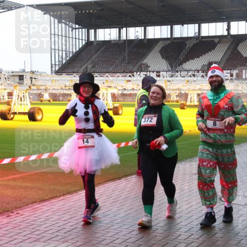 07.12.2025 - St. Pauli X-Mass-Run No. 15 Luisa Fischer http://msf.ph/oto/9381378 07.12.2025 11:16:30 Ziel 14, 372, 8, 8, 14, 372, 1800, 1802, 1821, 1825, 2194, 2195, 2464, 3241, 3256, 3326 meine-sportfotos.de