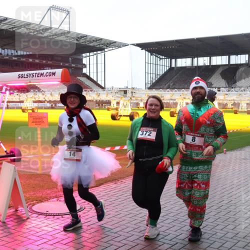 07.12.2025 - St. Pauli X-Mass-Run No. 15 Luisa Fischer http://msf.ph/oto/9381386 07.12.2025 11:16:32 Ziel 14, 5, 372, 15, 8, 8, 14, 372, 1800, 1802, 1821, 1825, 2194, 2195, 2464, 3241, 3256, 3326 meine-sportfotos.de