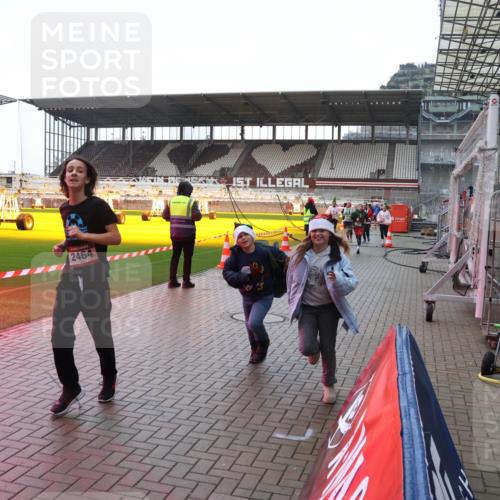 07.12.2025 - St. Pauli X-Mass-Run No. 15 Luisa Fischer http://msf.ph/oto/9381396 07.12.2025 11:16:47 Ziel 2464, 1017, 1350, 1800, 1802, 1821, 1825, 2195, 2464, 3241, 3256, 3326 meine-sportfotos.de