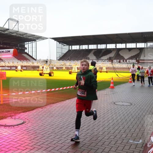 07.12.2025 - St. Pauli X-Mass-Run No. 15 Luisa Fischer http://msf.ph/oto/9381402 07.12.2025 11:16:52 Ziel 1350, 1, 1017, 1350, 1800, 1802, 1821, 1825, 2195, 2464, 3241, 3256, 3326 meine-sportfotos.de