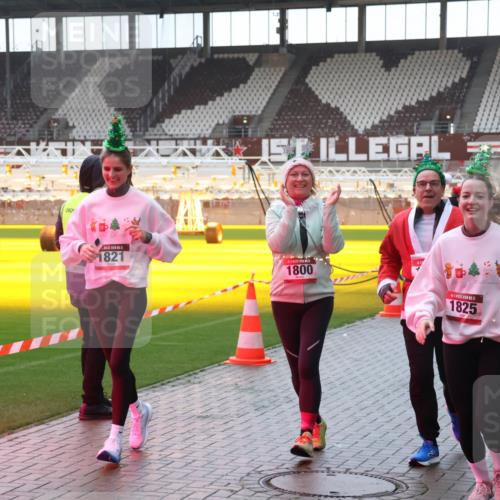 07.12.2025 - St. Pauli X-Mass-Run No. 15 Luisa Fischer http://msf.ph/oto/9381430 07.12.2025 11:16:56 Ziel 1, 1821, 1800, 1825, 1017, 1017, 1350, 1800, 1802, 1821, 1825, 2195, 2464, 3241, 3256, 3326 meine-sportfotos.de