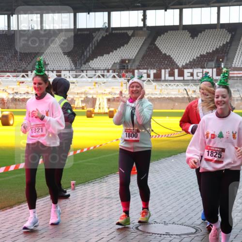 07.12.2025 - St. Pauli X-Mass-Run No. 15 Luisa Fischer http://msf.ph/oto/9381432 07.12.2025 11:16:56 Ziel 1821, 1800, 5, 1825, 1017, 1350, 1800, 1802, 1821, 1825, 2195, 2464, 3241, 3256, 3326 meine-sportfotos.de