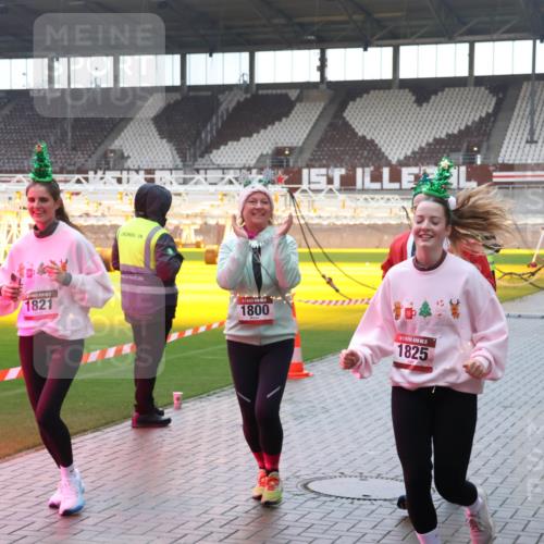 07.12.2025 - St. Pauli X-Mass-Run No. 15 Luisa Fischer http://msf.ph/oto/9381434 07.12.2025 11:16:56 Ziel 1821, 1800, 1825, 1017, 1350, 1800, 1802, 1821, 1825, 2195, 2464, 3241, 3256, 3326 meine-sportfotos.de