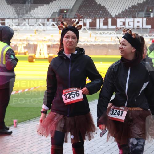 07.12.2025 - St. Pauli X-Mass-Run No. 15 Luisa Fischer http://msf.ph/oto/9381446 07.12.2025 11:17:11 Ziel 15, 3256, 15, 3241, 1017, 1350 meine-sportfotos.de